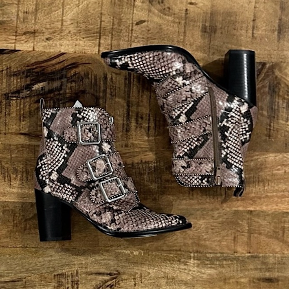 Black Friday SALE NWT Steven by Steven Madden New York triple buckle block boot